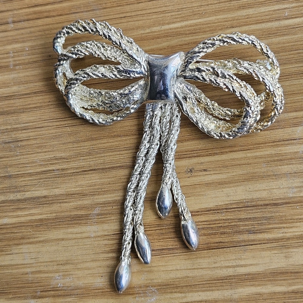 Vintage Silver Tone Rope‎ Bow And Tassels Pin Brooch
